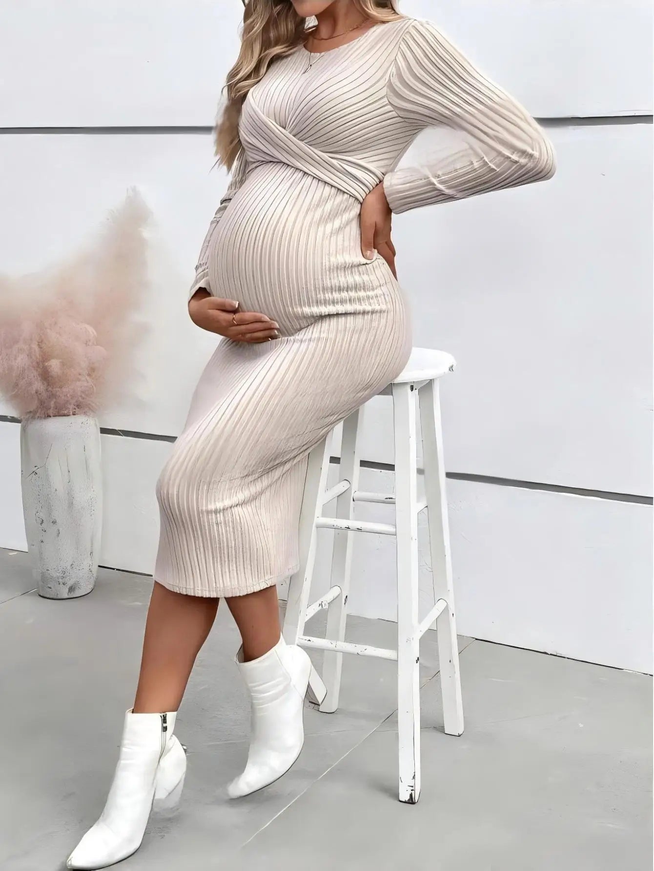 Chic Maternity Winter Dress – Warm A-Line Style for Pregnant Women